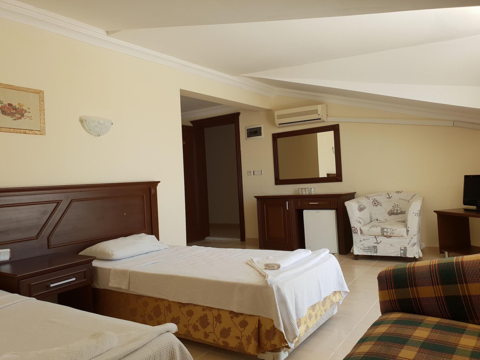 Navy Hotel İçmeler Ngoại thất bức ảnh