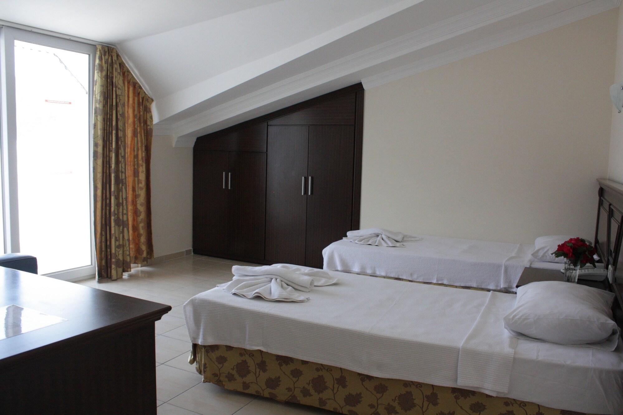 Navy Hotel İçmeler Ngoại thất bức ảnh